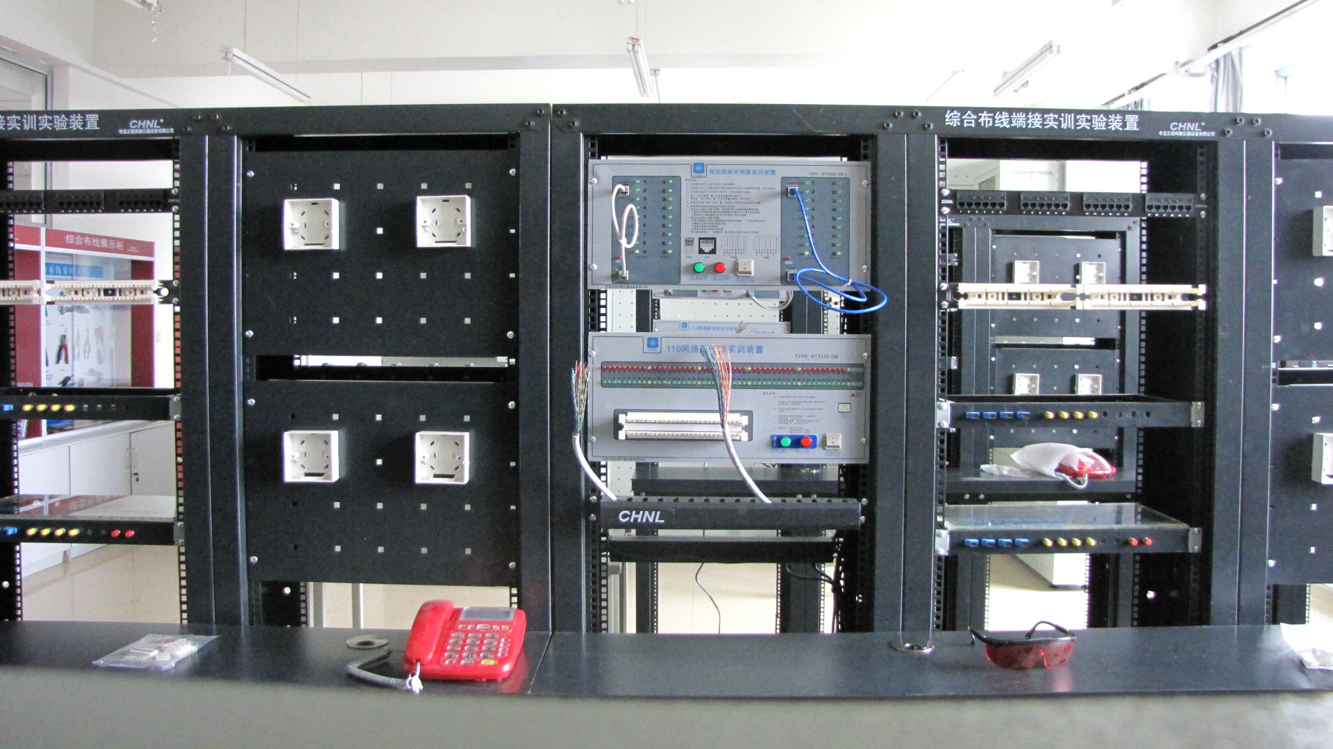 网络综合布线实训室 网络工程专业实践教学的坚实基地
